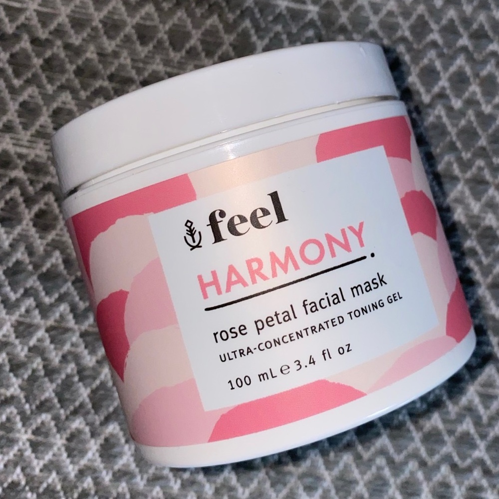Feel harmony rose petal face mask